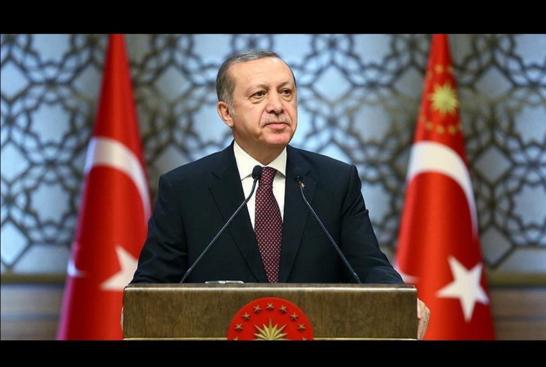 Selman ÖĞÜT (@selmanogut) on Twitter photo Son birkaç gün içerisinde PKK'ya silah bıraktırdı.
Amerika'nın Suriye'ye uyguladığı yaptırımları kaldırmasını sağladı.
Rusya ve Ukrayna'yı İstanbul'da barış görüşmesi için bir araya getiriyor.
Kısacası Erdoğan liderliği başka bir seviye <a href="/RTErdogan/">Recep Tayyip Erdoğan</a> Son birkaç gün içerisinde PKK'ya silah bıraktırdı.
Amerika'nın Suriye'ye uyguladığı yaptırımları kaldırmasını sağladı.
Rusya ve Ukrayna'yı İstanbul'da barış görüşmesi için bir araya getiriyor.
Kısacası Erdoğan liderliği başka bir seviye <a href="/RTErdogan/">Recep Tayyip Erdoğan</a>