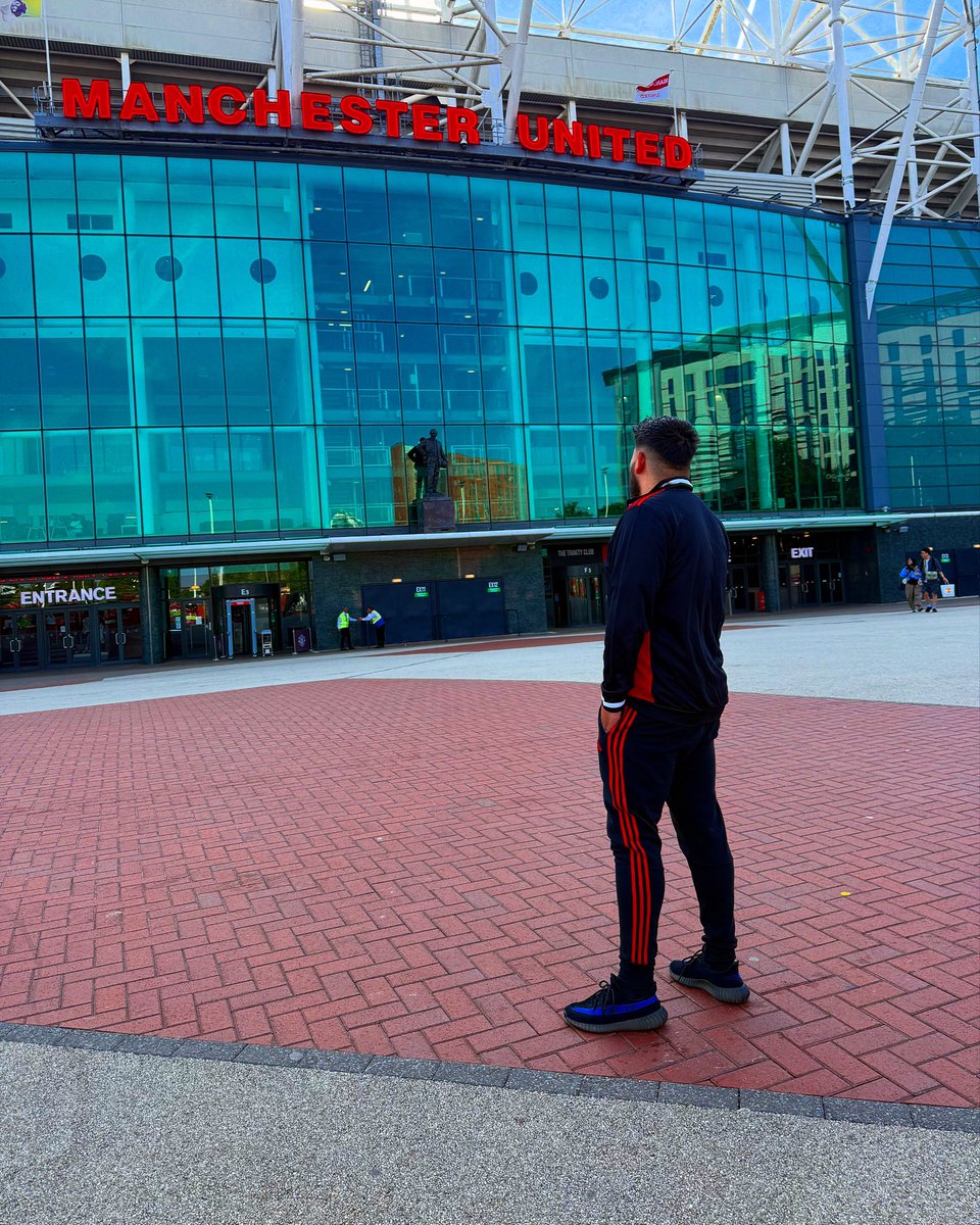 🏴󠁧󠁢󠁥󠁮󠁧󠁿 WE ARE HERE! 
 Za pár dní to vše začne 🔥🔥

#echamps #eafc25 #manchester #matejs