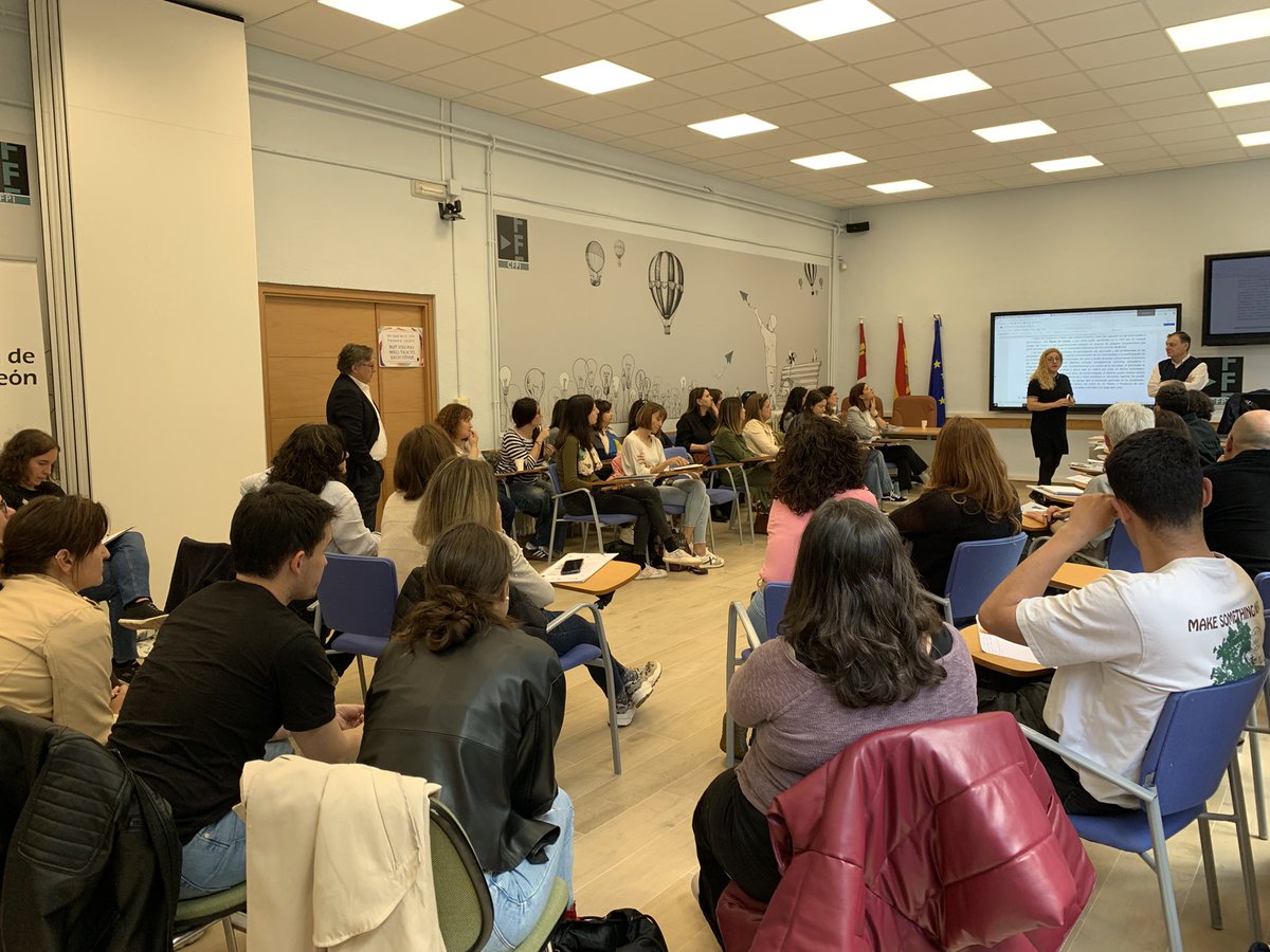 👏👏👏Una sesión final del PIE Internacionaliza e Innova formativa enriquecedora. 😊Un placer y un lujo poder contar con Ángel Torijano, director del IES Lucía de Medrano, Teresa Finez del <a href="/IESLaVaguada/">IES La Vaguada</a> Elena Valle del <a href="/sauces49000391/">IES LOS SAUCES</a> y <a href="/remegope/">Reme</a> 
¡GRACIAS!
#internacionalizaCyL