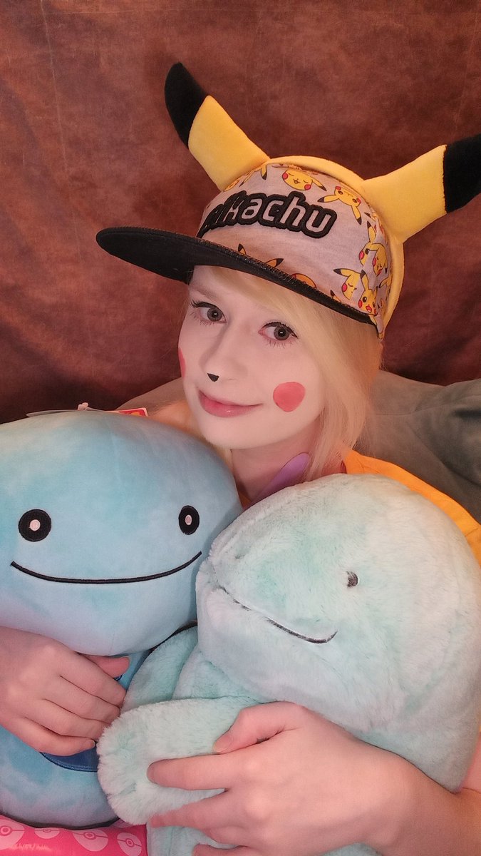 It's WOOPER WEDNESDAY aka Pokemon day! Come join!

Twitch.tv/madambella 

#pokemon #pokemoncosplay #cozy #smallstreamer #SupportSmallStreamers