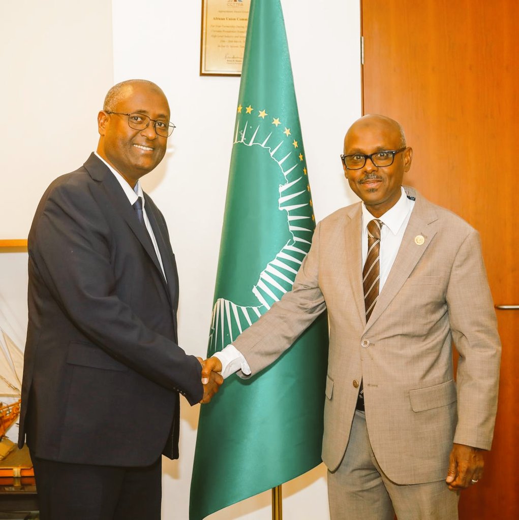 moussagora50's tweet image. Pleased to have received this morning at the AU headquarters Mr. Abdallah Ibrahim, Deputy Director General of BCI-MR in Djibouti, who came to congratulate me on my appointment. I am grateful for this fraternal gesture. He was accompanied by Mr Mohsein whom I also sincerely thank.