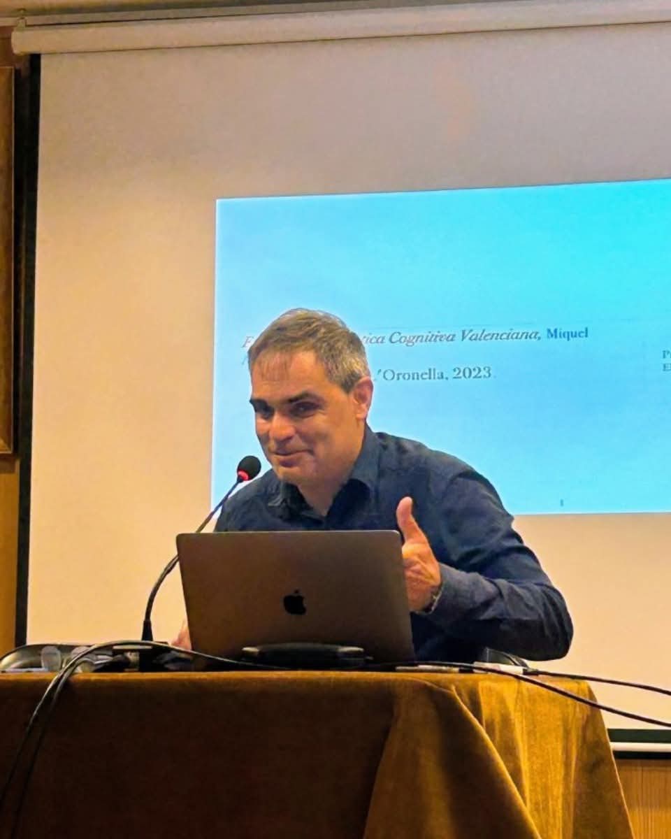 🗓 Dijous 15 de maig
🕕 A les 18:00h

🎤 Conferència impartida per l’acadèmic numerari Miquel Àngel Lledó, Doctor en Filologia

📌 ¿Llengua o dialecte?
🧠 Fonamentació teòrica i aplicació al cas valencià: una aproximació cognitiva

Avellanes 26 - Valéncia c. 
Entrada lliure.