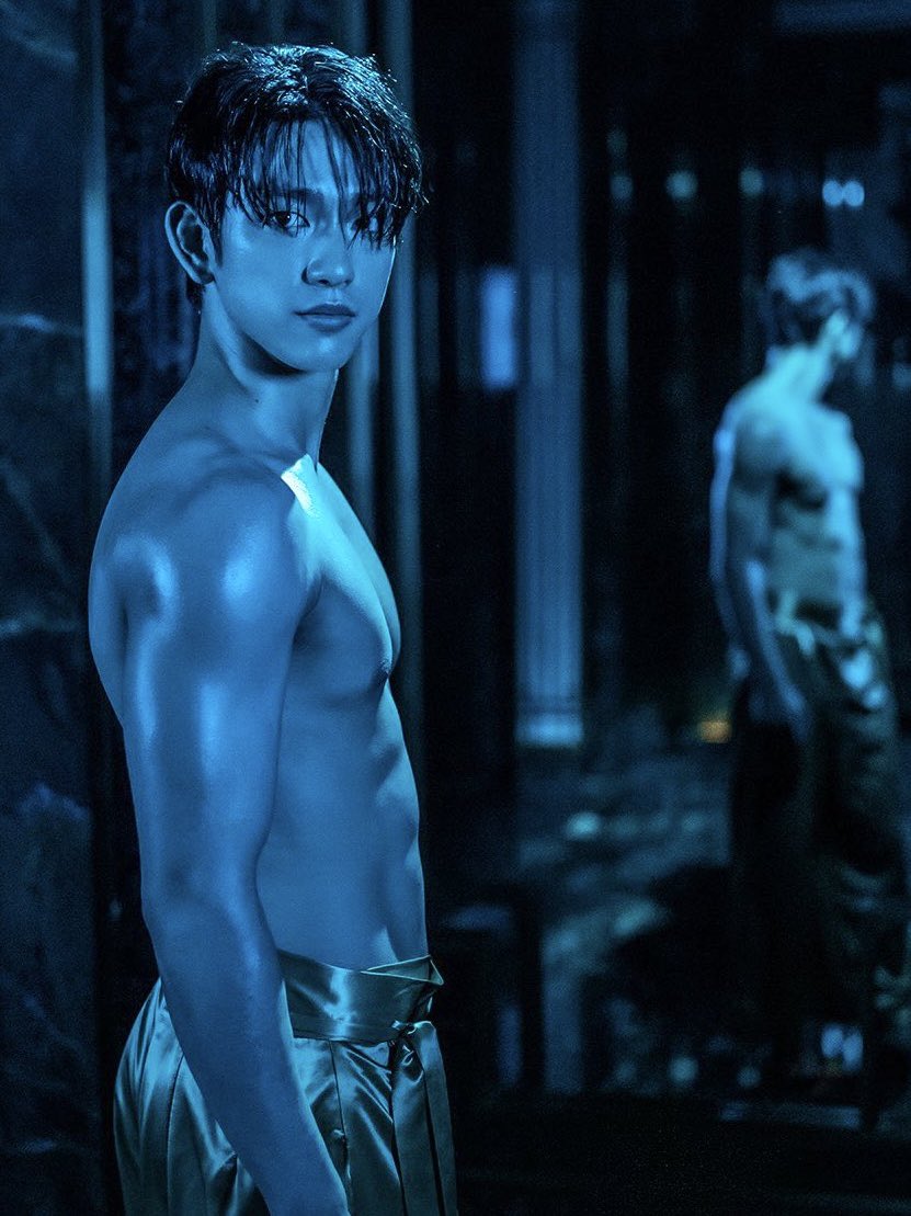 SHIRTLESS PARK JINYOUNG OMG…