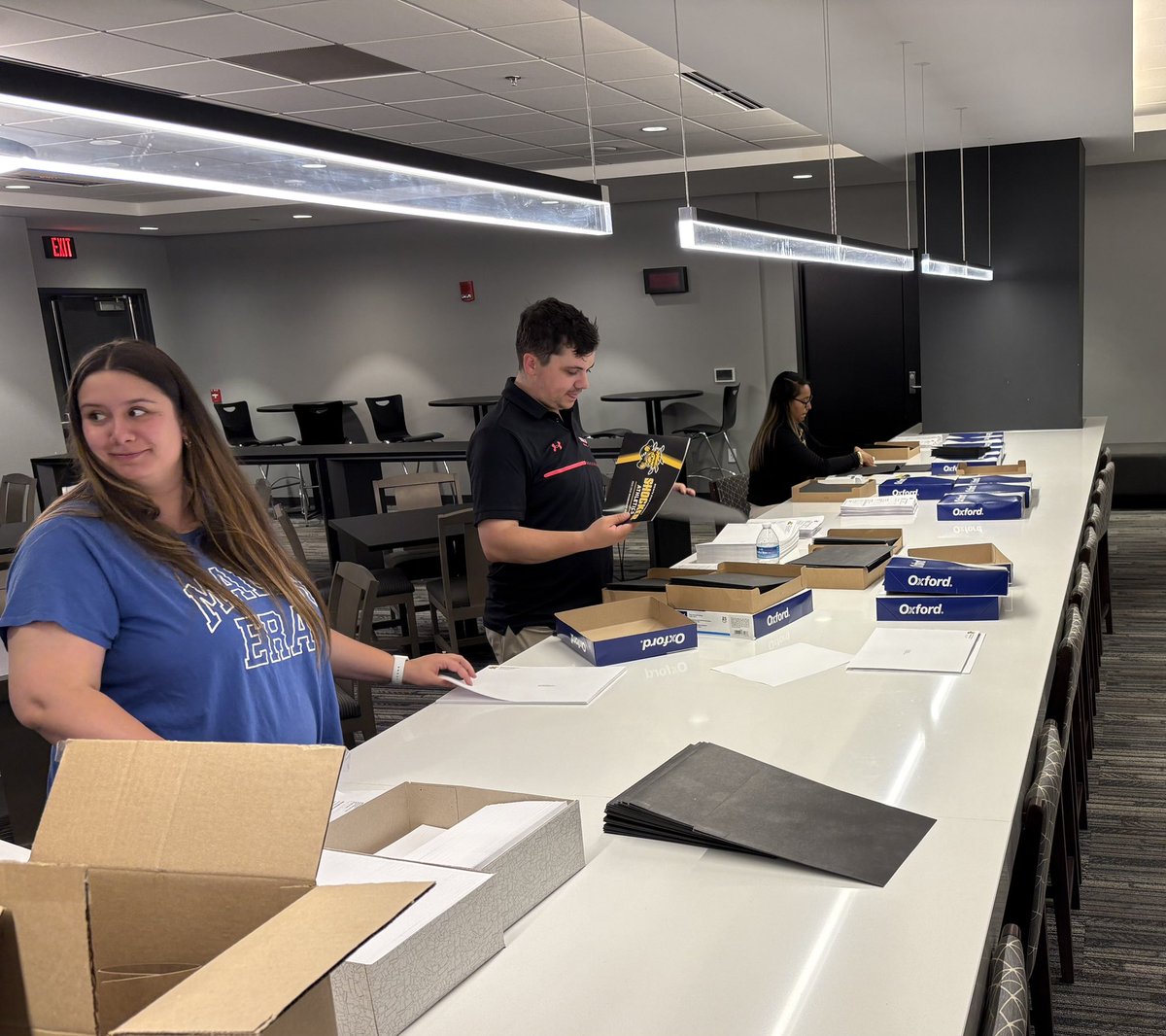 Brent Kemnitz (@brentkemnitz) on Twitter photo ATTENTION SHOCKER NATION ๐จ
Your much anticipated <a href="/GoShockers/">Go Shockers</a> DONOR GUIDE is on the assembly line and will go out tomorrow. EXCITING TIMES at <a href="/WichitaState/">Wichita State</a> ๐พ๐พ๐พ ATTENTION SHOCKER NATION ๐จ
Your much anticipated <a href="/GoShockers/">Go Shockers</a> DONOR GUIDE is on the assembly line and will go out tomorrow. EXCITING TIMES at <a href="/WichitaState/">Wichita State</a> ๐พ๐พ๐พ