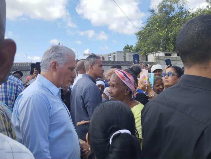 El Presidente #cubano, Miguel Díaz-Canel Bermúdez, recorrió hoy entidades económicas y sociales de Guanabacoa, concluyendo así su primer ciclo de visitas por los 15 municipios de La Habana, capital cubana.
<a href="/PrensaGtmo/">Periódico Venceremos</a>