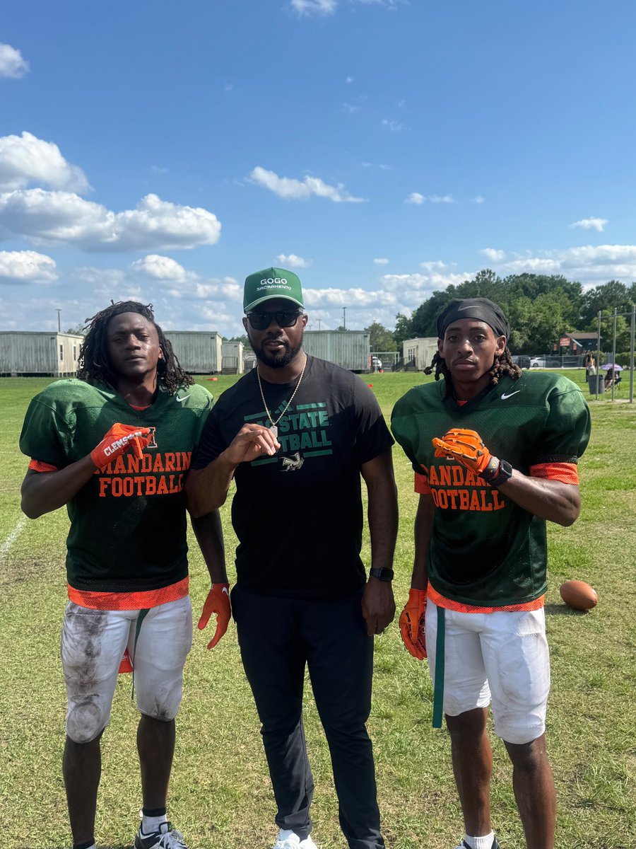 Shareef ‘‘ The Sheriff 🤠👮🏾♂️” Jackson⚡️ (@dreamsj23) on Twitter photo Appreciate coach <a href="/DWalls2ND/">Darrin Walls</a> coming out to watch practice and I can’t wait to take my OV up there 🐝 <a href="/CoachMarshawn/">Marshawn Friloux 🏁</a> <a href="/BrennanMarion4/">Coach Marion</a> <a href="/CoachKenion/">Nathan Kenion</a> <a href="/CJPollard1/">C.J. Pollard</a> <a href="/TheFYFQuarter/">FYF Quarter Sports™ Coach Cam</a> <a href="/xtribenation/">Tribe Nation Academy</a> <a href="/CharlesPower/">Charles Power</a> <a href="/IzubeeCharles/">Izubee Charles</a> <a href="/JohnGarcia_Jr/">John Garcia, Jr.</a> <a href="/TheUCReport/">Billy Tucker</a> <a href="/Mandarin_HS_FB/">Mandarin HS Football</a> <a href="/BrianDohn247/">BrianDohn247</a> Appreciate coach <a href="/DWalls2ND/">Darrin Walls</a> coming out to watch practice and I can’t wait to take my OV up there 🐝 <a href="/CoachMarshawn/">Marshawn Friloux 🏁</a> <a href="/BrennanMarion4/">Coach Marion</a> <a href="/CoachKenion/">Nathan Kenion</a> <a href="/CJPollard1/">C.J. Pollard</a> <a href="/TheFYFQuarter/">FYF Quarter Sports™ Coach Cam</a> <a href="/xtribenation/">Tribe Nation Academy</a> <a href="/CharlesPower/">Charles Power</a> <a href="/IzubeeCharles/">Izubee Charles</a> <a href="/JohnGarcia_Jr/">John Garcia, Jr.</a> <a href="/TheUCReport/">Billy Tucker</a> <a href="/Mandarin_HS_FB/">Mandarin HS Football</a> <a href="/BrianDohn247/">BrianDohn247</a>