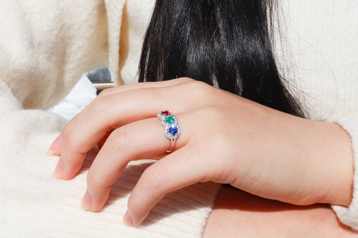 hiris_j's tweet image. #RT이벤트 #팔로우이벤트 
랩 루비 에멜 삿파를 한번에😆
RGB 쓰리스톤반지❤️💚💙
히리스 홈페이지 이벤트 창에서 오늘부터 5월18일(일요일)까지 오픈해요!
hiris.co.kr/product/rgb-%E…
이 게시물을 리트윗 + 팔로우 해주신 분들중 한분에게
루비 에멜 삿파 3mm 보석 세트를 드려요🫶🏻