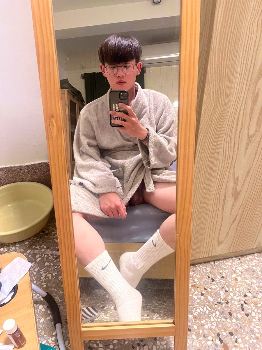 前幾天整理相簿翻到的
我還活著喔（？