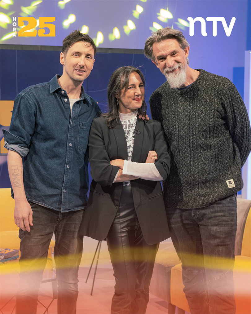 NTV Chile (@ntvchile) on Twitter photo En Hora 25: La música de Gonzalo Yañez, Thunderbolts y el film “La Plaga”
En el 7° capítulo, nuestra conductora <a href="/blancalewin/">Blanca Lewin</a> también nos trae novedades del grupo Bacilos, la columna de libros con Matías Claro y celebramos el Día Nacional del Teatro. 👇
youtube.com/watch?v=uroBhu… En Hora 25: La música de Gonzalo Yañez, Thunderbolts y el film “La Plaga”
En el 7° capítulo, nuestra conductora <a href="/blancalewin/">Blanca Lewin</a> también nos trae novedades del grupo Bacilos, la columna de libros con Matías Claro y celebramos el Día Nacional del Teatro. 👇
youtube.com/watch?v=uroBhu…