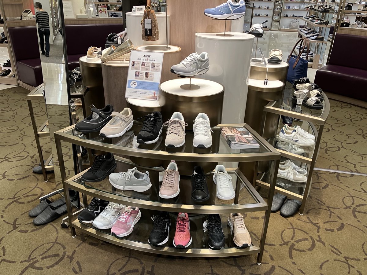 mbt_jp's tweet photo. 玉川高島屋 本館2階 婦人靴売場に期間限定でMBTのPOPUP STOREをOPEN!
▼開催期間 2025年 5/14(水)~27(火)
▼開催場所 玉川高島屋 本館2階 婦人靴売場〈MBT〉
#mbtshoes #mbtjapan #mbtfootwear #mbtshop #rockershoes #靴 #シューズ #玉川高島屋 #takashimaya #popup #二子玉川 #玉川高島屋SC https://t.co/1ZbCvgB3ij