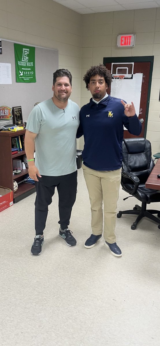 Easley Football (@footballeasley) on Twitter photo Appreciate <a href="/CoachJacksson/">Tyrell Jackson</a> for stopping by and seeing the Green Wave this week! 🟩⬜️
#PRIDE Appreciate <a href="/CoachJacksson/">Tyrell Jackson</a> for stopping by and seeing the Green Wave this week! 🟩⬜️
#PRIDE