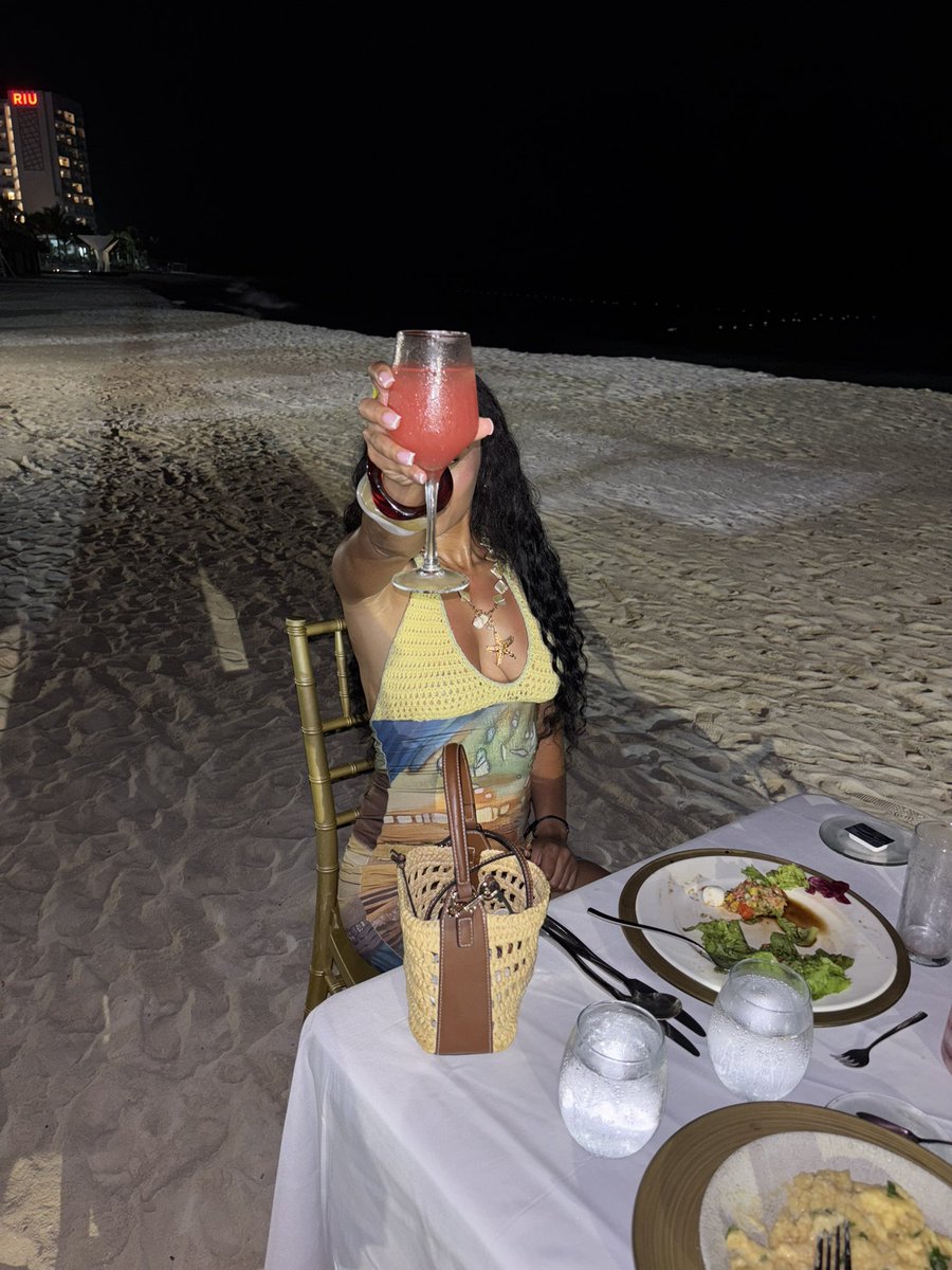 GLOlovepink's tweet image. where i belong 🌼✨