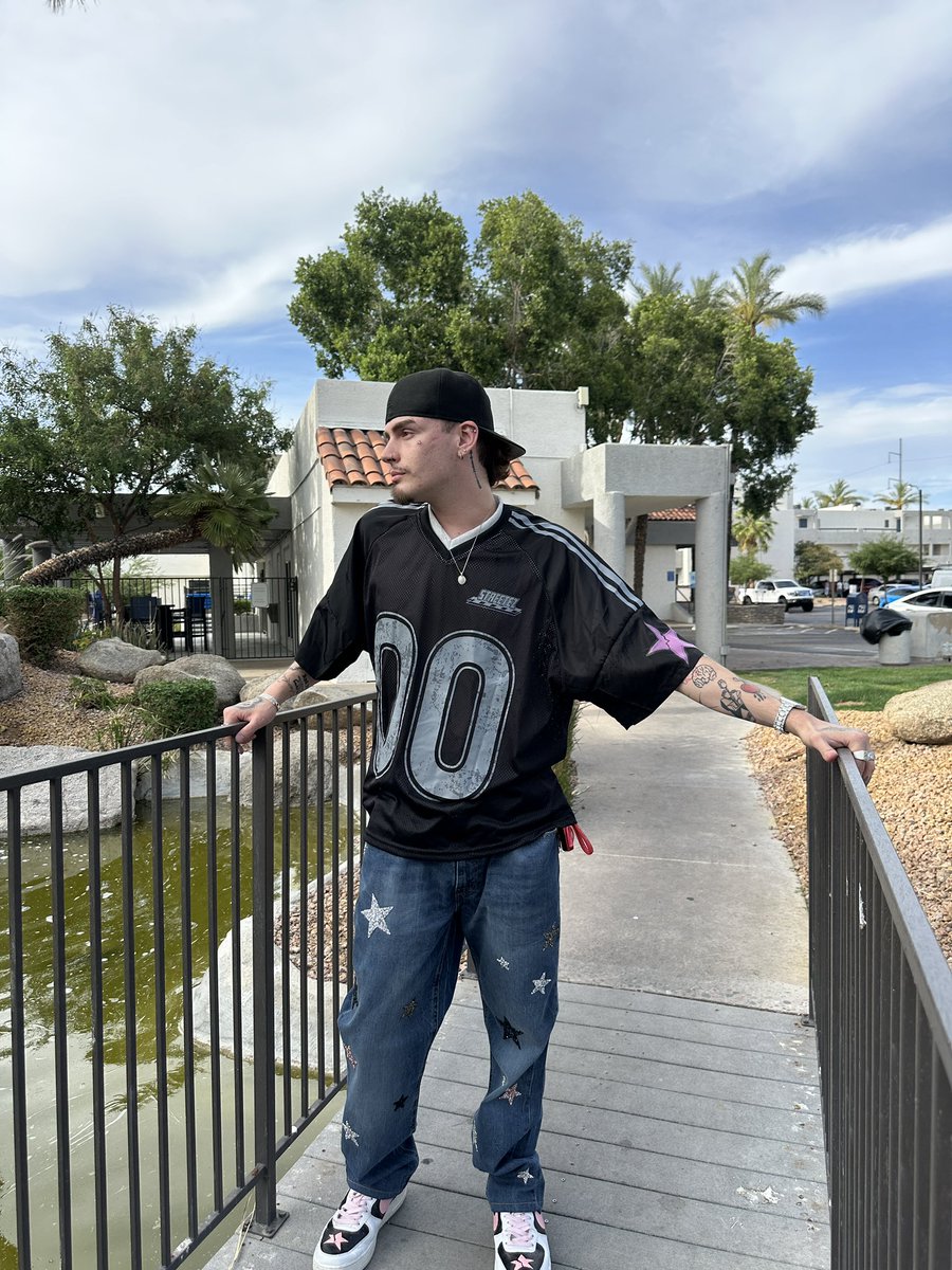 Ethan James ✮ tweet media