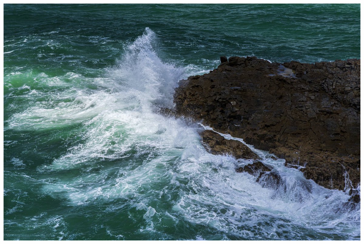 34_mediaOZ's tweet image. Filming at Noosa when the seas are rough can be fun.

#polarprointhewild #kuhlmountainculture #3leggedthing #canon #landscapephotographer  #sunshinecoast #noosa