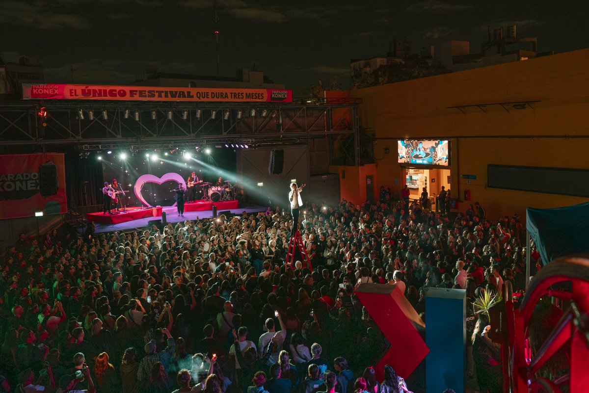 un muerto mas (@unmuerto_mas) on Twitter photo Un día lleve una escalera 🪜 a mi show y pasó esto , quien estuvo ahí?? <a href="/CCKonex/">Ciudad Cultural Konex</a> Un día lleve una escalera 🪜 a mi show y pasó esto , quien estuvo ahí?? <a href="/CCKonex/">Ciudad Cultural Konex</a>