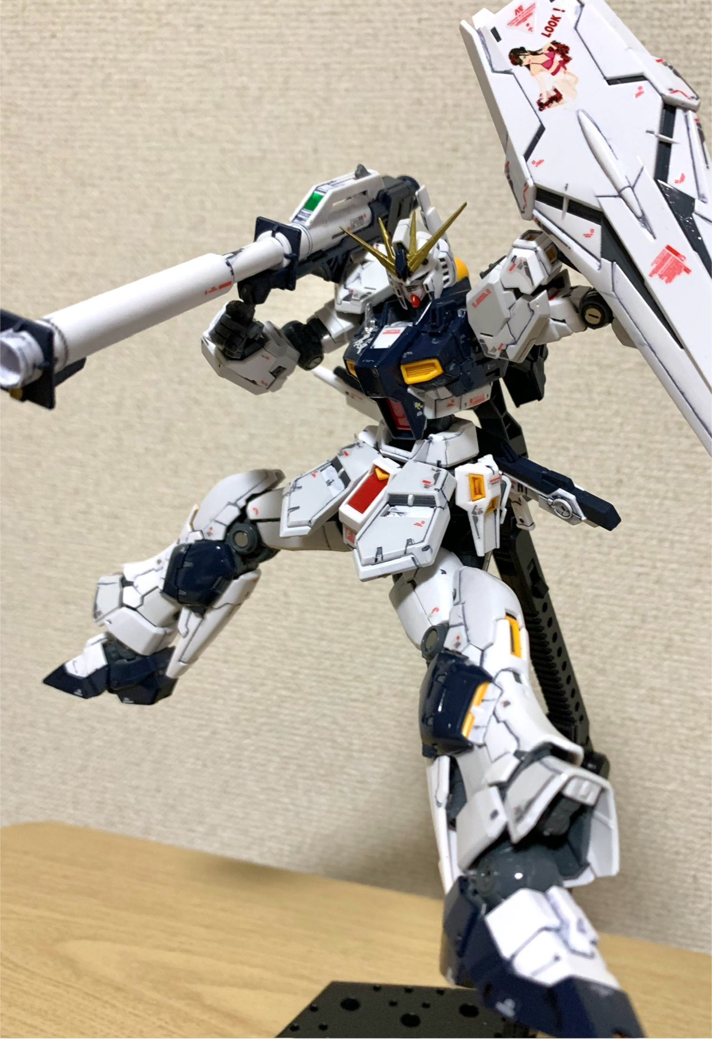 νガンダム Rg 再販 RGνガンダム 全塗装済み完成品 Rg ハイニュー