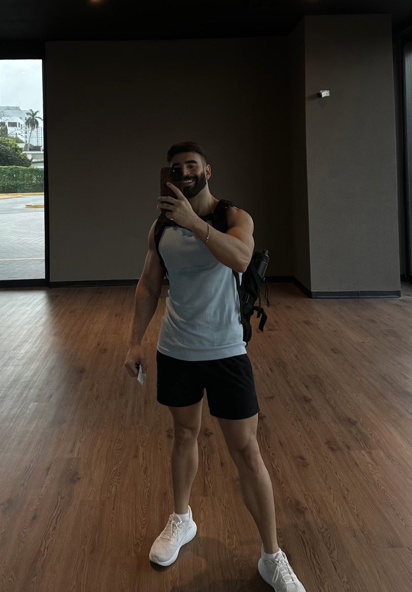 NoelGorrin's tweet photo. Este color de tee me gustó 🩵💪 https://t.co/C9Kacy91Nc