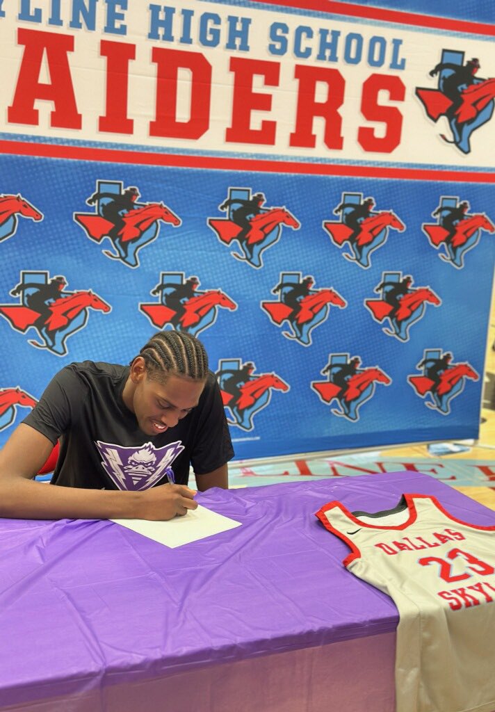 Congratulations to these student athletes on their signing day. Skyline Proud!!!

Johnathon Akers 🏀
Tiki Cowans🏀

Sha’Kaydria Tucker🏃🏿‍♀️‍➡️
Uryaha Brown🏃🏿‍♀️‍➡️
<a href="/Skyline_Raiders/">Skyline High School</a> <a href="/dallasathletics/">Dallas ISD Athletics</a>
