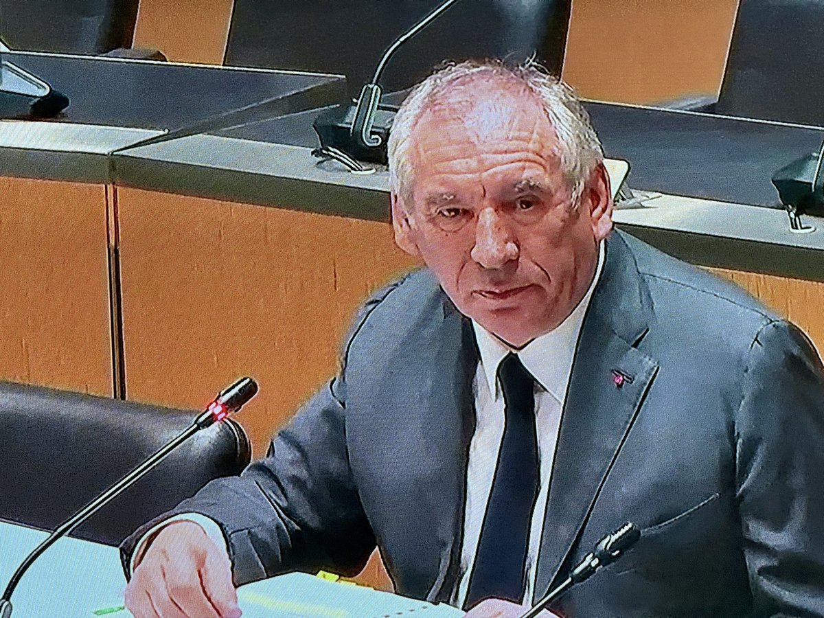 FSowrub's tweet image. Les auditions de la commission parlementaire sur l’affaire  Bétharram devant laquelle comparaît François est pesante. Le Premier ministre se défend bec et ongles face au co-rapporteur de la secte LFI @PaulVannierFI, d’une mauvaise foi sournoise. C’est fascinant.
