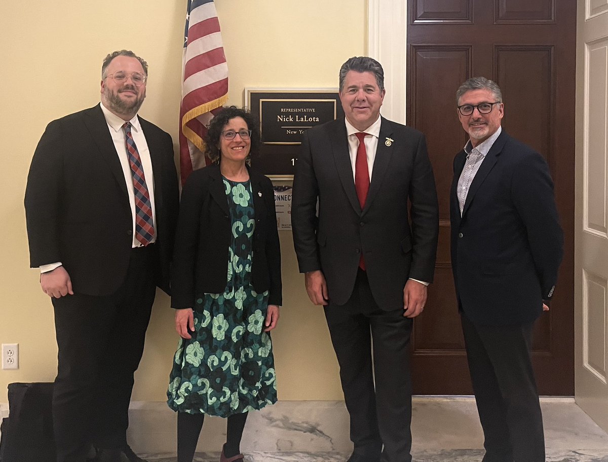 sunriverhealth's tweet image. Thank you @RepLaLota for spending some time with our staff and @CHCANYS to discuss the importance of Medicaid to Community Health Centers and the patients we serve. Please help fight to protect this important lifeline for our communities on Long Island!