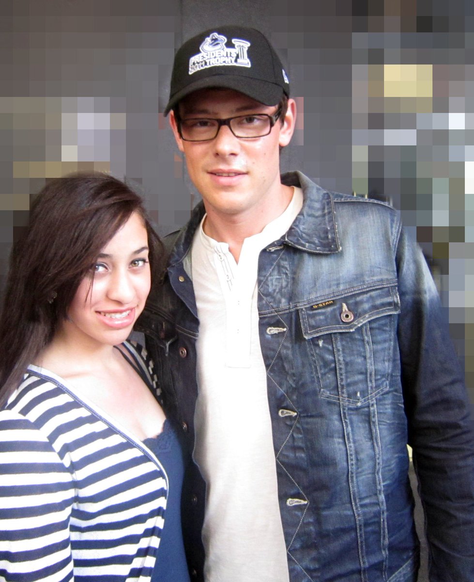 corysheaven's tweet photo. cory, with a fan in 2011
🏷️ #corymonteith #glee #gleek #gleecast #finnhudson https://t.co/qNPBc93otG