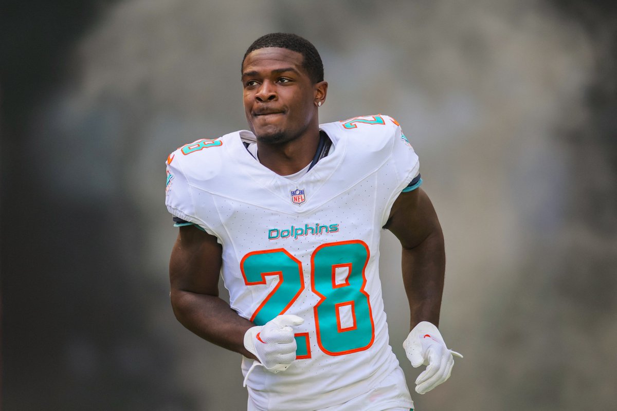 NFL_DovKleiman's tweet photo. Dawg: Miami's star RB De’Von Achane on the Dolphins being labelled as a soft team:

“We’re going to show when the season comes, everybody who was saying those little remarks, let’s make sure you keep that same energy… this year’s team is way different than last year’s team.”

The Dolphins are gonna ball out this season 👀