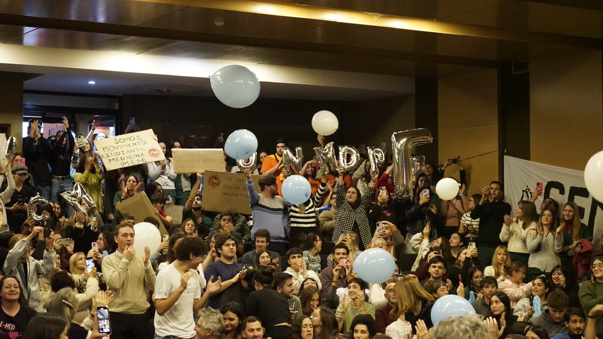 Rectorunmdp (@rectorunmdp) on Twitter photo La ESM es Facultad!
La Asamblea Universitaria de la <a href="/unmdp/">Universidad Nacional de Mar del Plata</a> aprobó por unanimidad el paso de la ESM a Facultad.
Fue una jornada emotiva y de festejo en la que se puso de manifiesto todo el esfuerzo que hizo posible esta importante instancia. La ESM es Facultad!
La Asamblea Universitaria de la <a href="/unmdp/">Universidad Nacional de Mar del Plata</a> aprobó por unanimidad el paso de la ESM a Facultad.
Fue una jornada emotiva y de festejo en la que se puso de manifiesto todo el esfuerzo que hizo posible esta importante instancia.