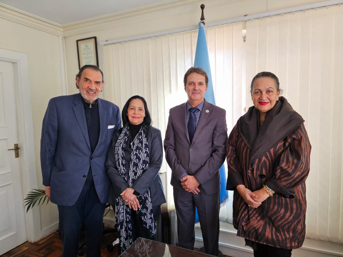 FAO Bolivia (@faobolivia) on Twitter photo #Hoy
La Embajadora de República Dominicana en #Bolivia , Sara Paulino, y comitiva, visitó a <a href="/rodroubach/">Rodrigo Roubach</a> , Representante de <a href="/FAOBolivia/">FAO Bolivia</a> , para dialogar sobre acciones que viabilicen la apertura de mercados para productos amazónicos, con apoyo de PPC, Produce y Rivesi Canadá🙌 #Hoy
La Embajadora de República Dominicana en #Bolivia , Sara Paulino, y comitiva, visitó a <a href="/rodroubach/">Rodrigo Roubach</a> , Representante de <a href="/FAOBolivia/">FAO Bolivia</a> , para dialogar sobre acciones que viabilicen la apertura de mercados para productos amazónicos, con apoyo de PPC, Produce y Rivesi Canadá🙌