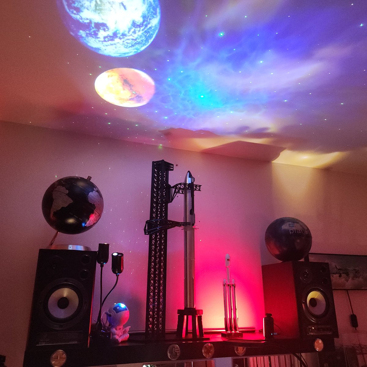 saint_seb_'s tweet photo. My starship is almost ready...waoting for the smoke FX to complete it https://t.co/0m9HqCo7B0