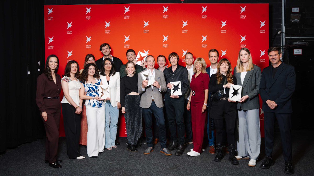 Große Geschichten, großer Applaus 👏 Beim #sternPreis 2025 wurden am Mittwochabend in Hamburg fünf herausragende journalistische Arbeiten ausgezeichnet. Herzlichen Glückwunsch! 🏆 Wer gewonnen hat 👉media.rtl.com/meldung/stern-…