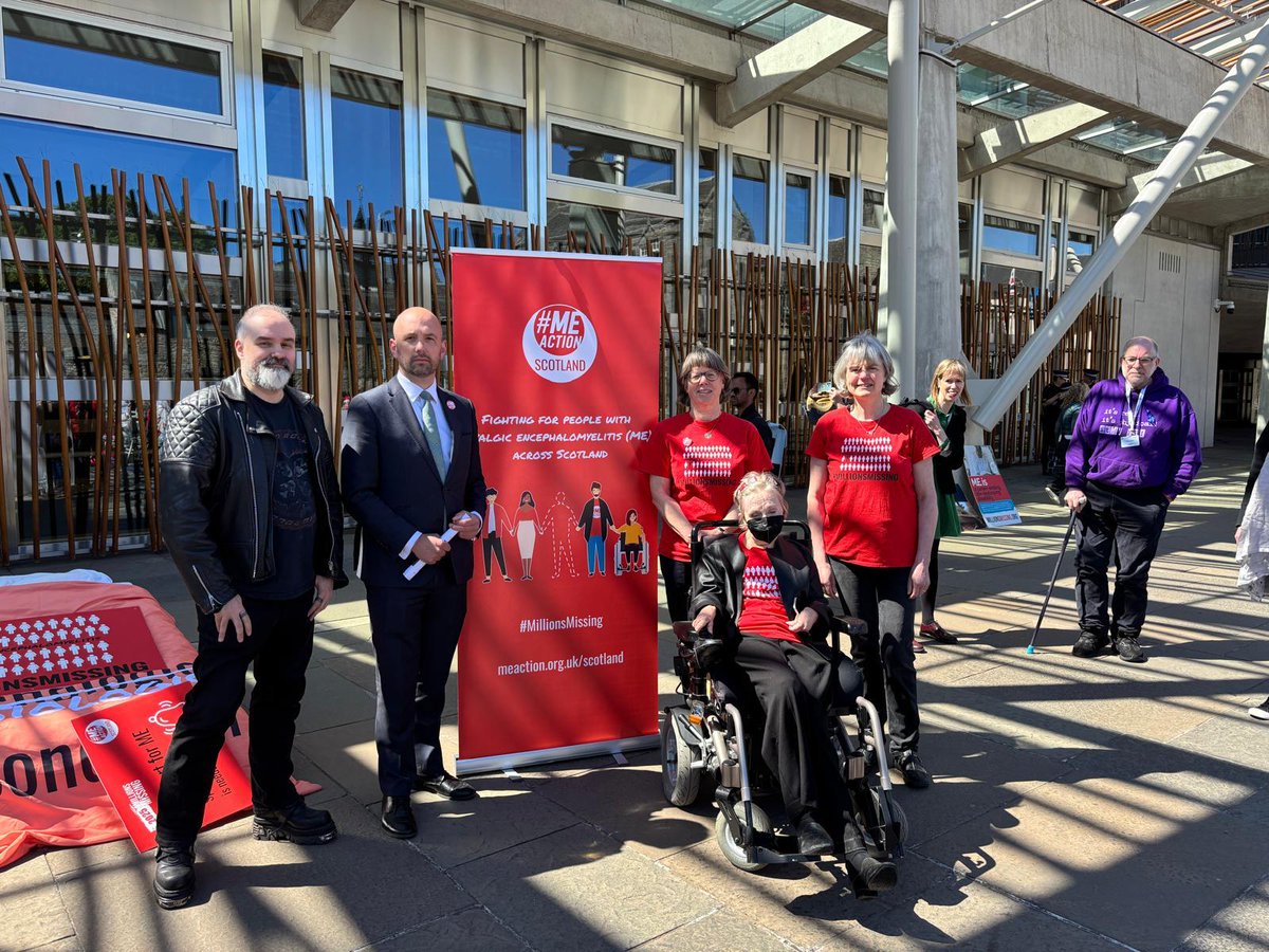 meactionscot's tweet image. It was a busy, successful day outside @ScotParl for #MillionsMissing Scotland 👏
Lots of MSPs, including @jenni_minto, came out to speak to us and hear from #pwME. Many MSPs told us they came out because their constituents got in touch, so well done to everyone who emailed. 🧵