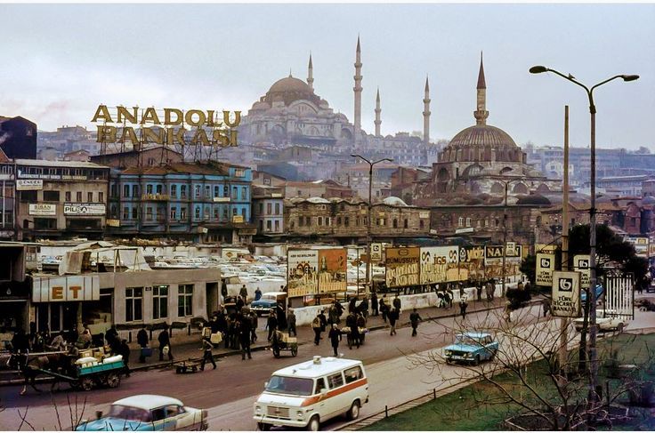 Eminönü, İstanbul, 1977

Photo from (NİF)NOSTALJİK İSTANBUL FOTOĞRAFLARI