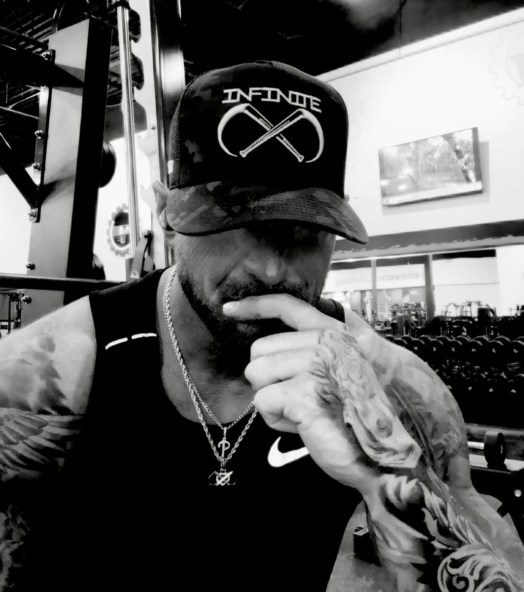 SOMEONE OUT THERE IS HOLDING THEIR BREATH HOPING YOU FAIL. MAKE SURE THEY SUFFOCATE. 😱❤️‍🔥

#mentality #faithoverfear #work #train #fitnessjourney #fitlife #motivate #inspire #lead #create #collab #conquer #suffocate #haters #infinite513 #ghostculture #ringthebell #CDP #PRD #FTB