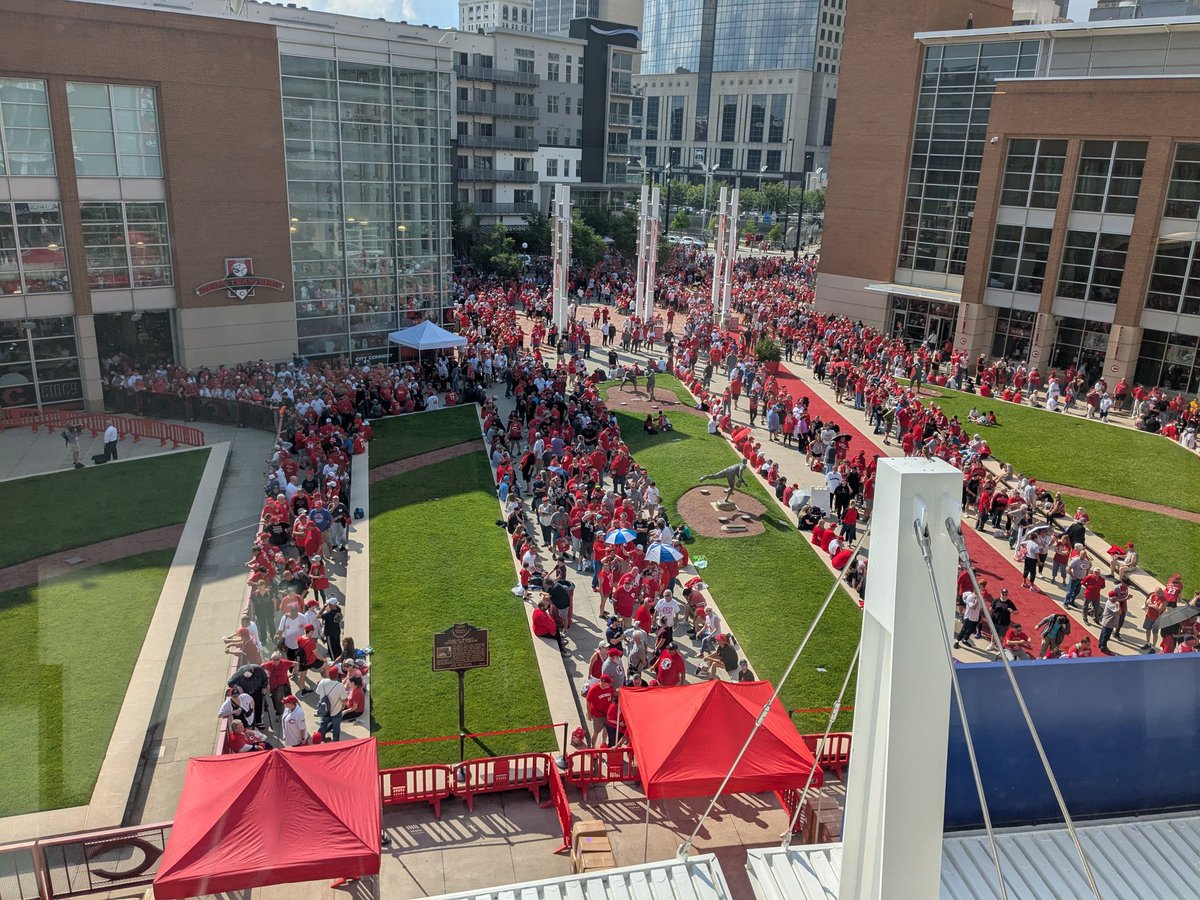Tonight has an Opening Day vibe to it for some reason!!! #514