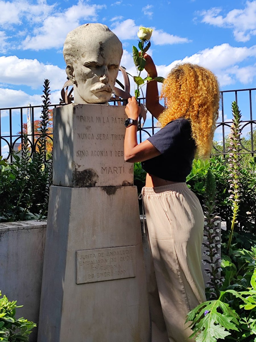 Hay una sensación de que nuestro #Marti, ese que hoy estaría del lado del pueblo cubano en su búsqueda de #libertad, también ha mirado en #Sevilla con cara de odio y rechazo a #Gabriela #SinFilo, comparte si estás de acuerdo y no, no es un montaje familia...