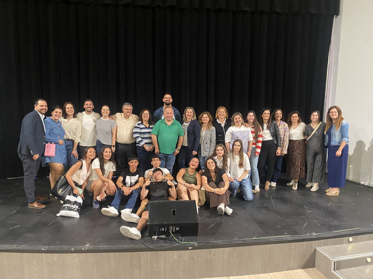 📍Estreno del musical La fábrica de los silencios 🎭, creado por el alumnado de la optativa de Música de 4ºESO del <a href="/ColegioJRJ/">Juan Ramón Jimenez</a> y dirigido por <a href="/matiasmayor/">Matías Mayordomo</a> Maravilla de talento, emoción y mensaje ✨🎶 Enhorabuena a toda la comunidad educativa por este trabajo tan especial
