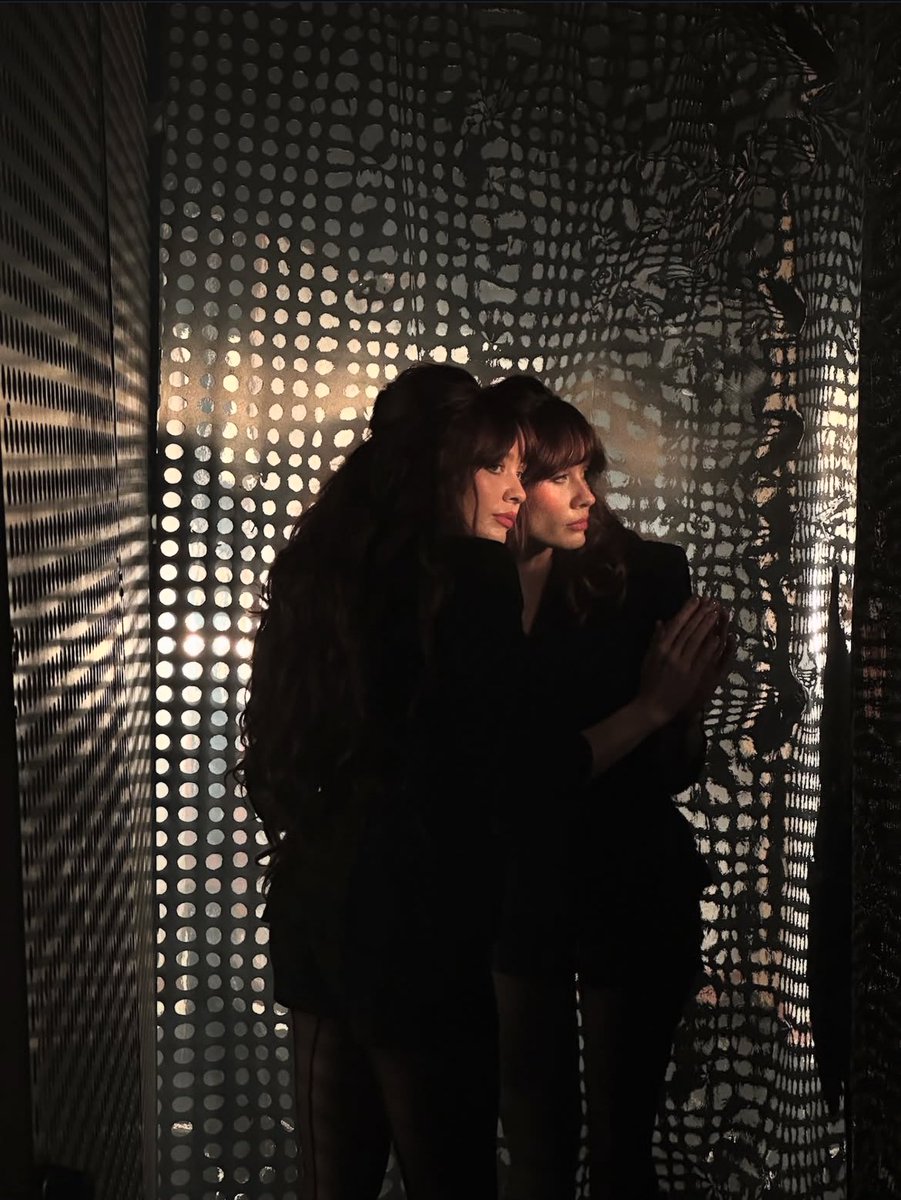 New Alexandra post!

“You Make It Easier”
Beneath the Lilypad in ONE DAY!!
Make sure to pre-save, and join us at the listening party on Saturday!
(Links in previous tweets)
🖤🪷🗝️