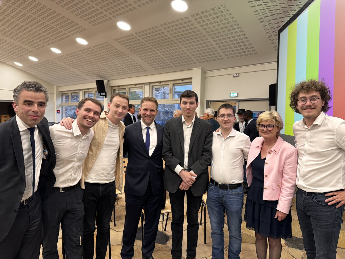 l_margueritte's tweet photo. Ensemble, pour @JarrotMc, ce dimanche 18 mai ! 🗳️

Merci à @FerracciMarc pour son précieux soutien amical et à vous toutes et tous qui vous êtes déplacés ce soir. 

Nous ne lâcherons rien, pour vous ! https://t.co/l7FcmXrzo6