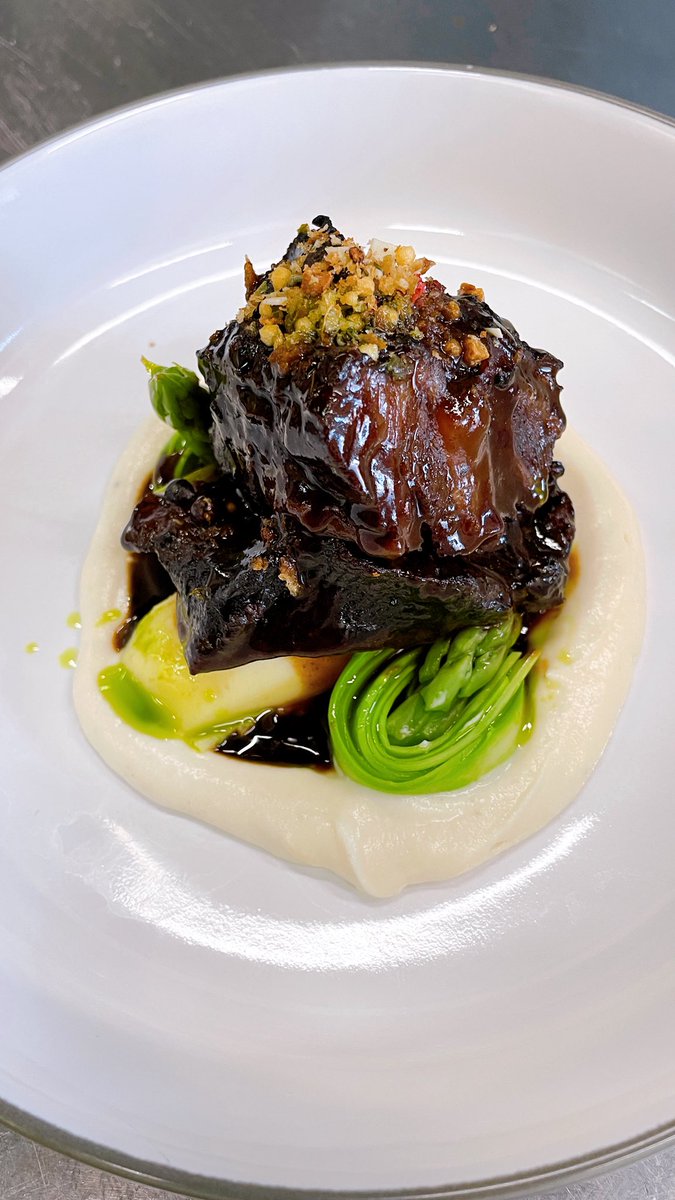 Beef Cheeks/ Potatoes Puree /Cauliflower-Truffle Cream /Green Asparagus