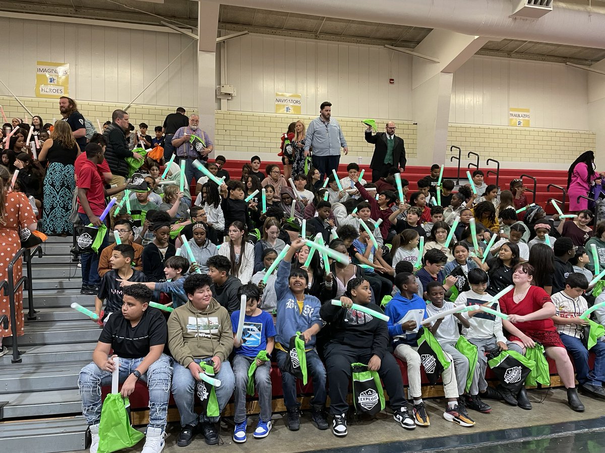 ExploreTJMS's tweet image. TJMS selection Ceremony was a HUGE success! Students are excited about their Pathways! The red carpet event was so much fun! @TJPatriots @JCPSExploreEA @ExploreJCPS