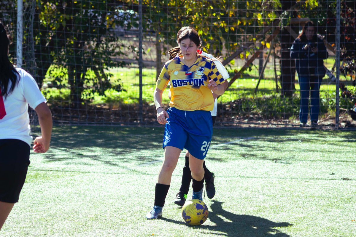 ⚽ Tremenda goleada de las #Águilas en Torneo Históricas Fútbol Femenino🏆

Con un abultado marcador, Boston College se impuso por 14 goles a 0 sobre el Colegio Bicentenario Antártica Chilena 💪🏼.

🔥 Nuestra goleadora, Amanda Vergara, fue la figura de la fecha.

#DaleBoston 🔵🟡