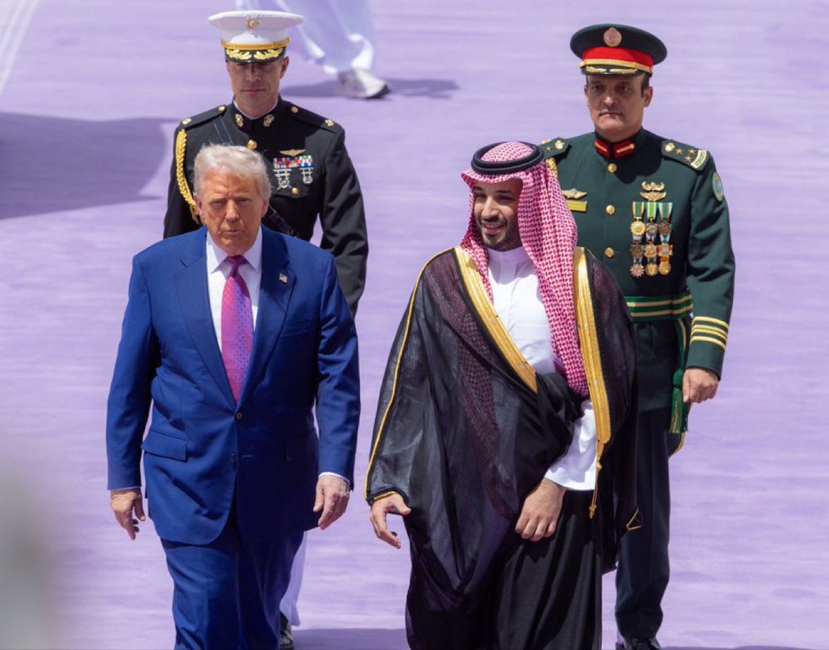 لا ملامة علينا كسعوديين ان رفعنا استحقاقنا،طموحنا،تطلعاتنا،وتوقعاتنا على جميع الأصعدة ونحن نعيش في ظل قيادة سعودية استثنائية لا تقبل بغير المجد والعلياء واقعًا متحققًا..
والله ان هذا هو المعنى الحقيقي لقولنا "شايفينك حلمنا"🤍🤍🤍🇸🇦
#القائد_العظيم
