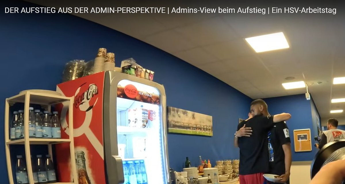 Schaue gerade die Videos vom Aufstieg und fand es iwie cool, dass die Choreo mit der Rakete neben der Kabine an der Wand hängt👍