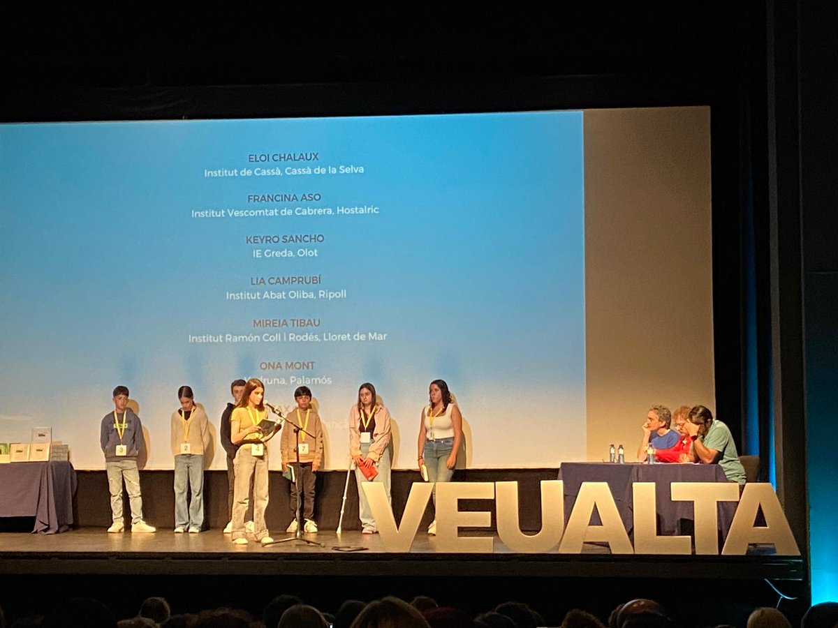 Avui, la Lia Camprubí ha representat l'Institut Abat Oliba a la final de Girona del Certamen de Lectura en Veu Alta en la categoria dels Corsaris. 👏 Moltes felicitats, Lia, per la teva gran lectura i per representar tan bé el centre!

#LecturaEnVeuAlta #InstitutAbatOliba