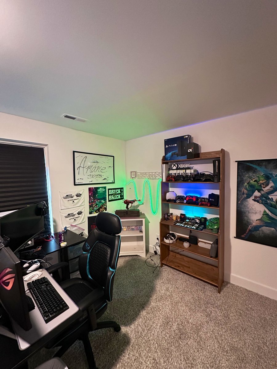 Life Update:

Back online &amp; Blessed to say I’m officially a Home Owner!🏡

Looking forward to the next chapter and the future streams/games to come🥶