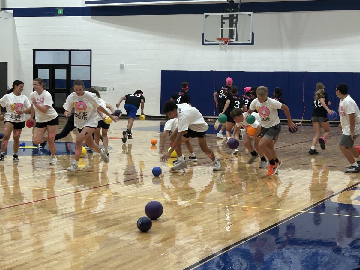 HPetersonMS's tweet photo. We end the day with 7th and 8th grade dodgeball. #kisdinspires ⁦⁦@kerrvilleisd⁩ #togetherwecan #petersonproud https://t.co/vaWAk98zio