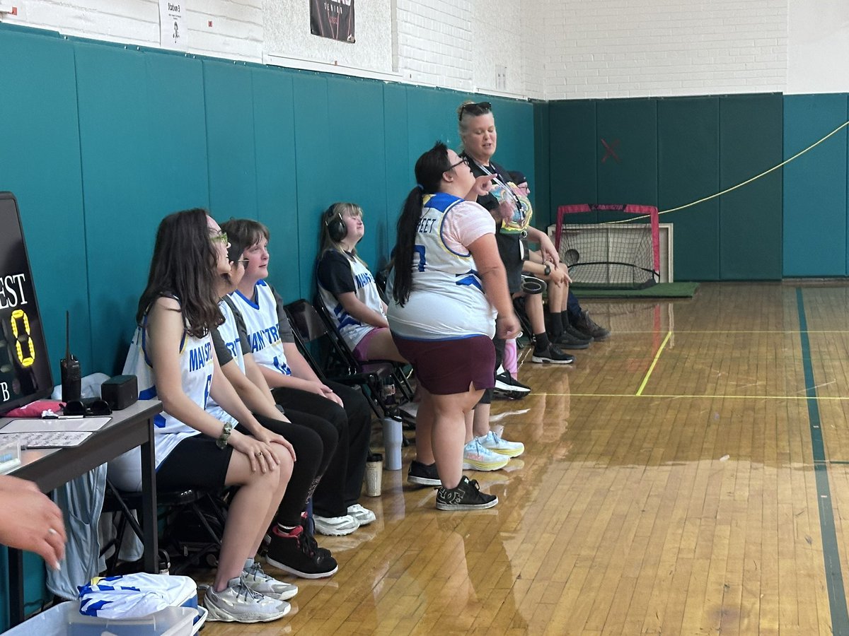 howardteach's tweet photo. Is there any better way to spend a Wednesday afternoon then with Unified Staff vs. Student basketball @mainstreetsvvsd ? Wonderful time watching these amazing students! @LauraHessSVVSD #StVrainStorm https://t.co/OoXRpZzmN7