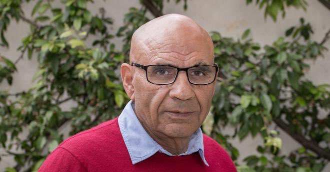 محمود صیقل، سفیر پیشین افغانستان در استرالیابرادرش امین صیقل، مسئول بخشی از وضعیت حدود ۱۳ هزار مهاجر گیرمانده در برزخ اندونیزیا می‌باشند. اینها با سواستفاده از سفارت، کارها و مصاحبه‌های گمراه‌کننده باعث شدت سختگیری استرالیا در قبال مهاجرین گردیدند.
#End13YearsInLimbo_Indonesia