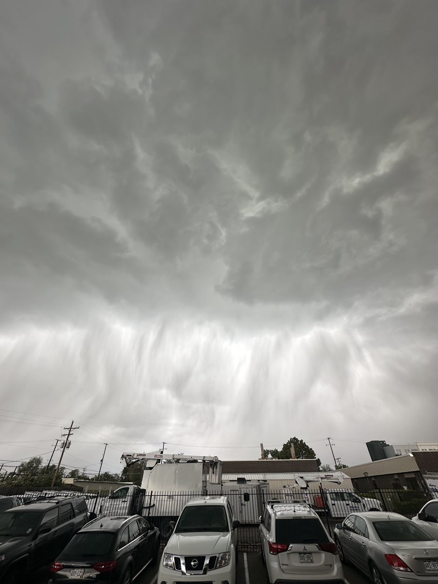 Connorjos's tweet photo. Epic storm as viewed from Arvada! #cowx  @BianchiWeather https://t.co/iZDxlnKRtT