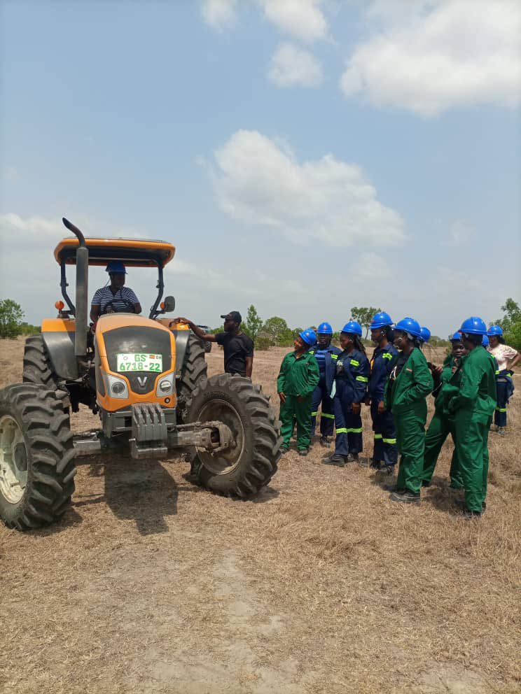 DelwinAgrosmart's tweet image. Videos from previous training. 
Look forward to this season training with us.
#farming  #mechanisation #farmmechanisation #womeninthedrivingseat